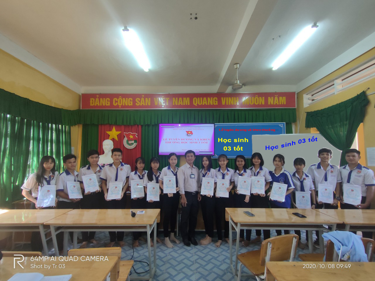 Lễ tuyên dương và khen thưởng học sinh 03 tốt năm học 2019-2020 của Đoàn trường THPT Thạnh Tân