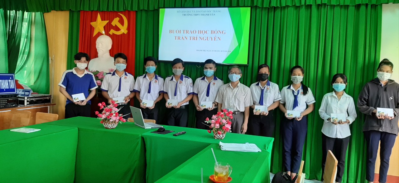Trường THPT Thạnh Tân trao học bổng Trần Trí Nguyên cho học sinh có hoàn cảnh khó khăn năm học 2021-2022