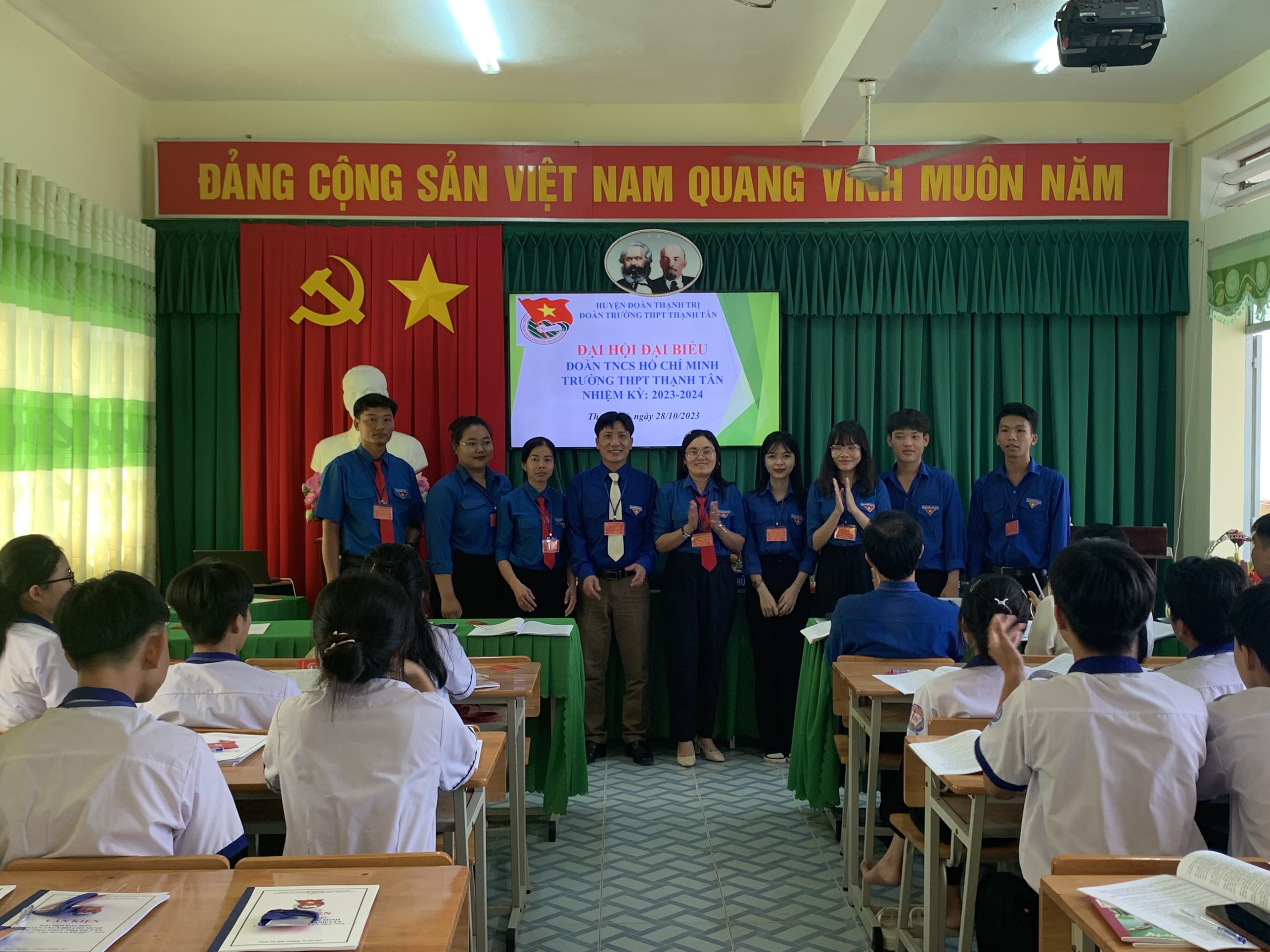 BCH cũ tuyên bố hết nhiệm kỳ